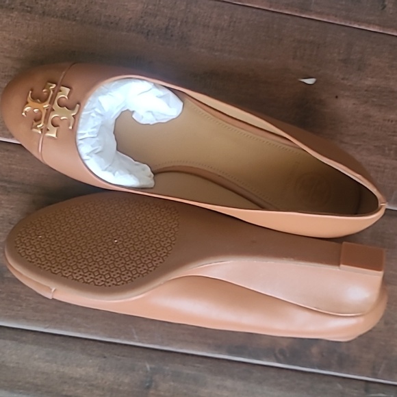 Brand new tory burch camel color - Picture 3 of 6